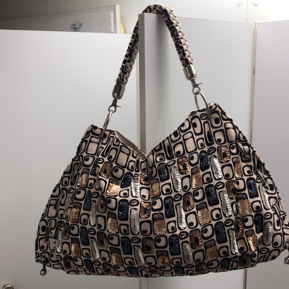 VINTAGE HANDBAG BEIGE WITH SEQUINS ON ONE SIDE